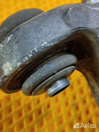 Задний кулак левый Bmw X5 E70 3.0 N52 2007