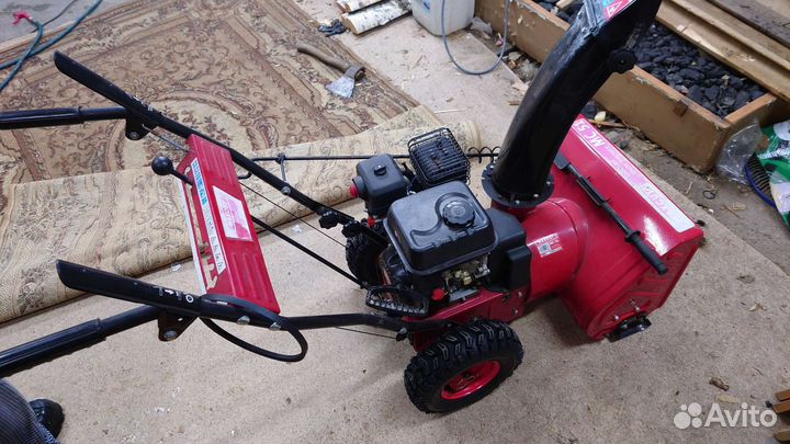 Продам снегоуборочную машину