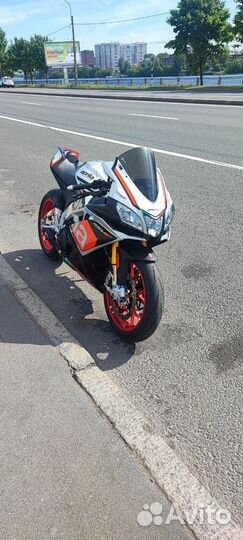 Супер байк Aprilia RSV4