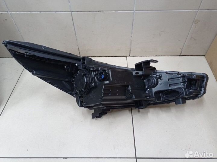 Фара передняя левая с электрокорректором