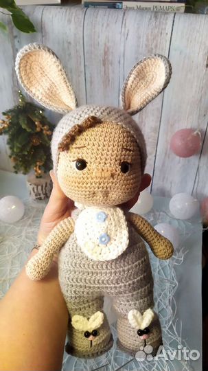 Кукла-зайка, вязанная игрушка