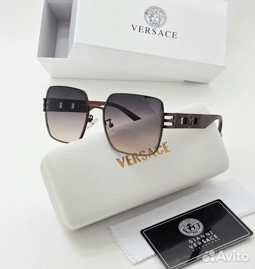 Солнцезащитные очки versace