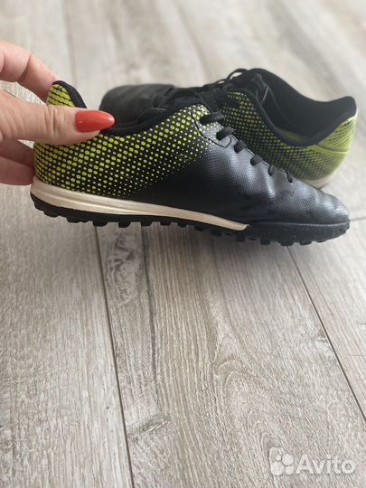 Футбольные бутсы (сороконожки)