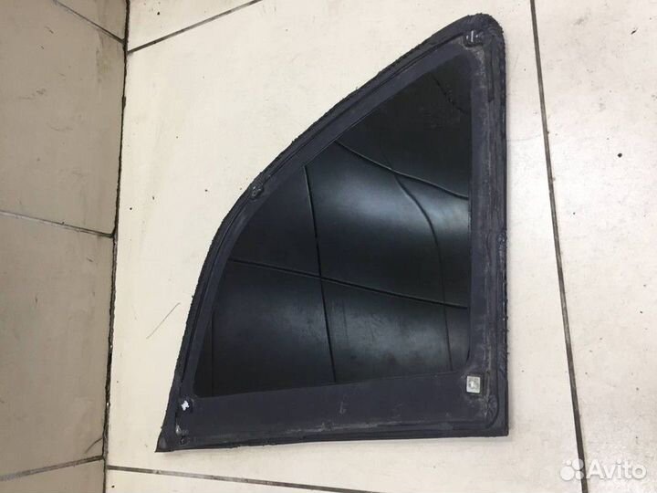 Стекло кузовное заднее правое