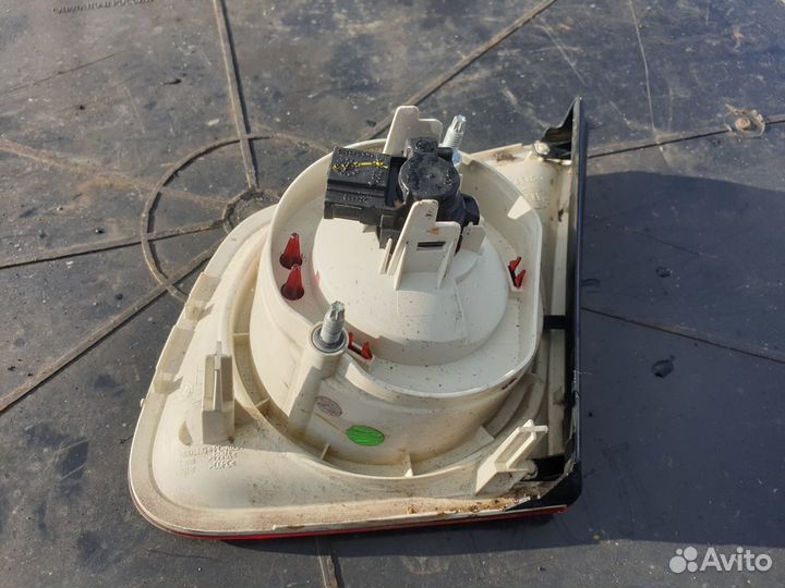 Фонарь задний левый внутренний VW Jetta 5 Джетта