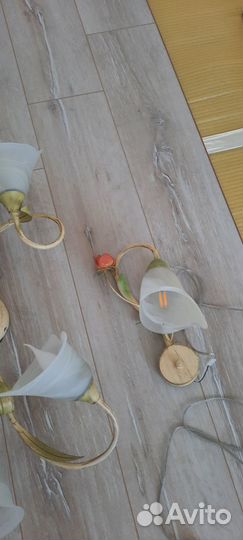 Продам люстру (светильник в подарок)