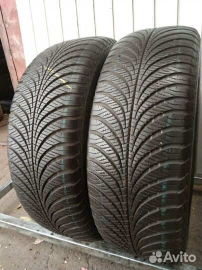 Goodyear Vector 4Seasons Gen-2 SUV 235/65 R17 108V