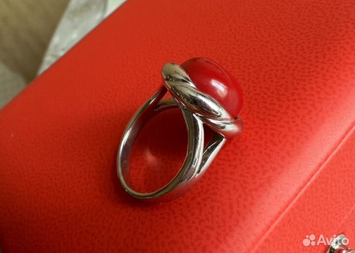 Кольцо с кораллом