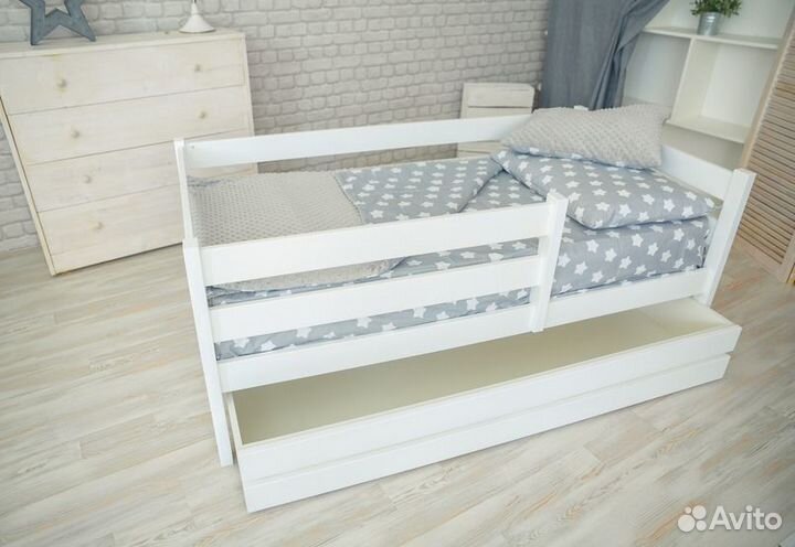 Кровать Манеж массив 160*80 с матрасом