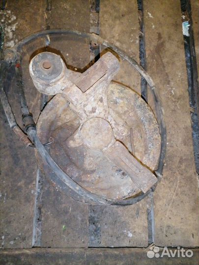 Кулак задний левый Hyundai Elantra