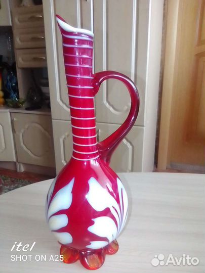 Графины красный май