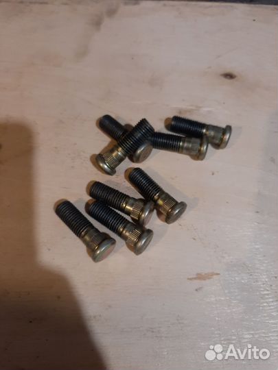 Шпильки колесные