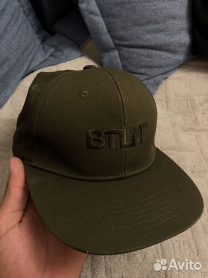 Бейсболка с прямым козырьком