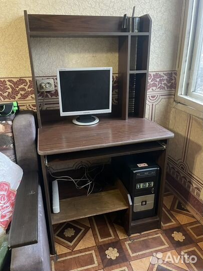 Компьютерный стол