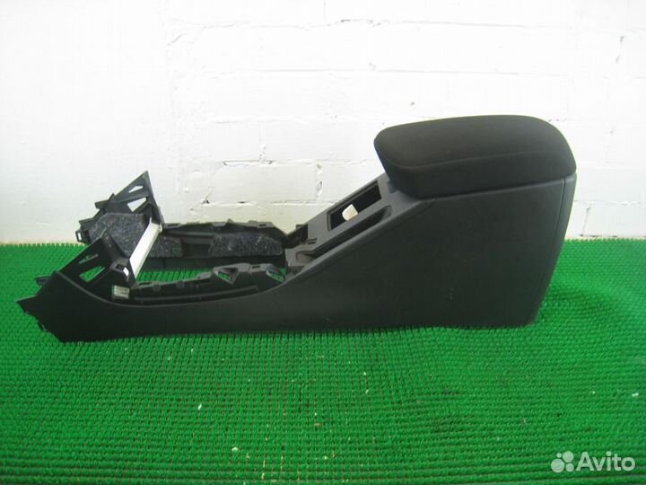 Консоль центральная с подлокотником Toyota RAV4 A