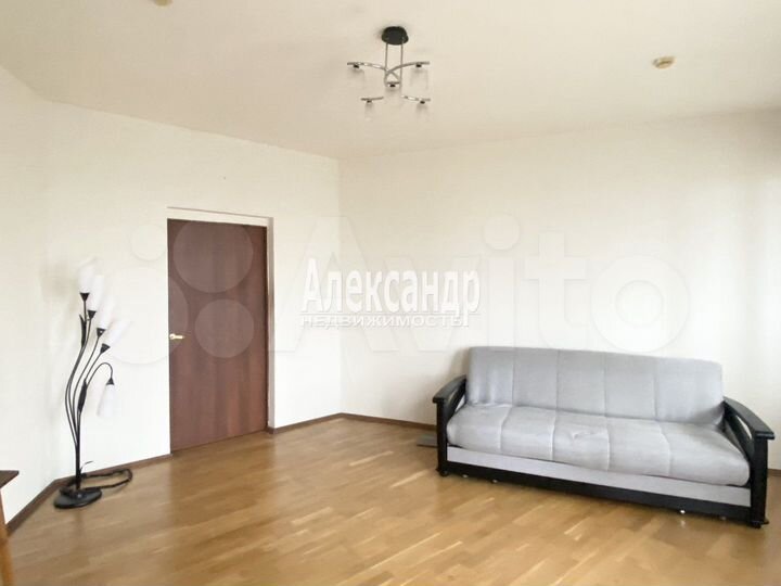 2-к. квартира, 72,7 м², 8/10 эт.