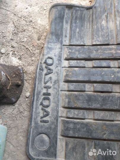 Резиновый коврик nissan qashqai