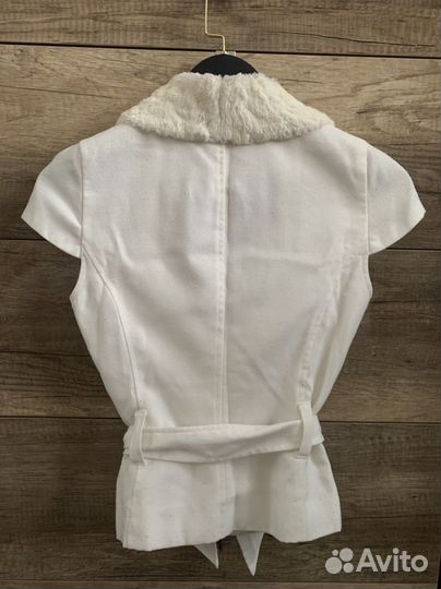 Жилет белый