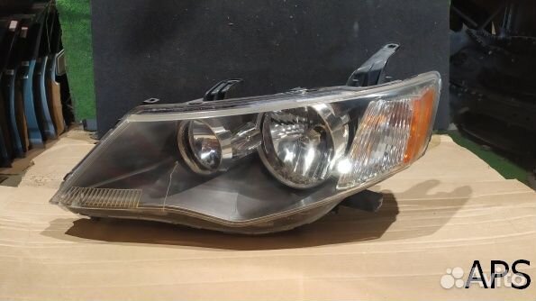 Фара передняя левая Митсубиси Аутлендер 2 хл