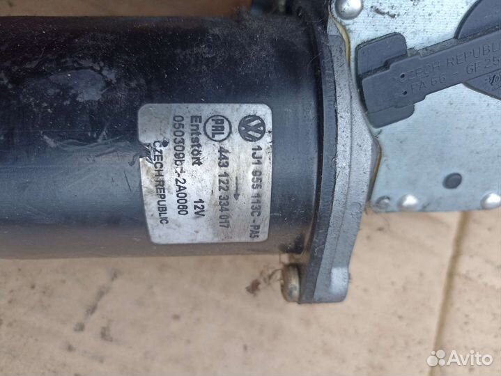 Шкода Октавия тур трапеция стеклоочистителя