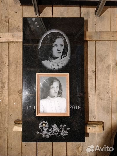 Гранитный памятник. Полный комплект. Портрет+фио