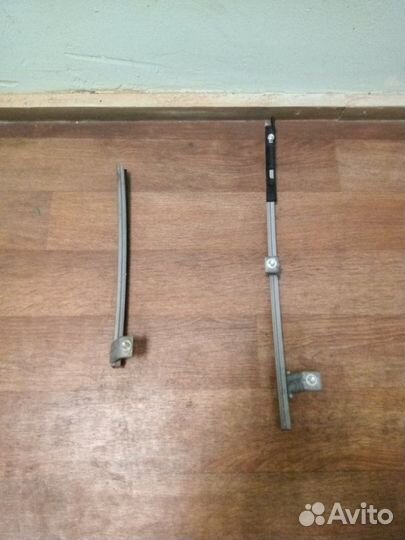 Направляющая стекла двери передняя левая Honda