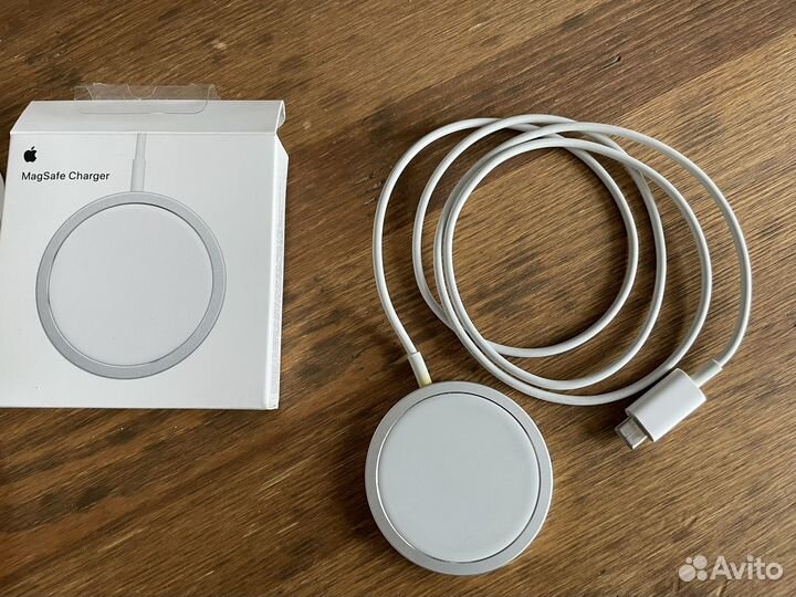 Зарядка на iPhone Magsafe Charger