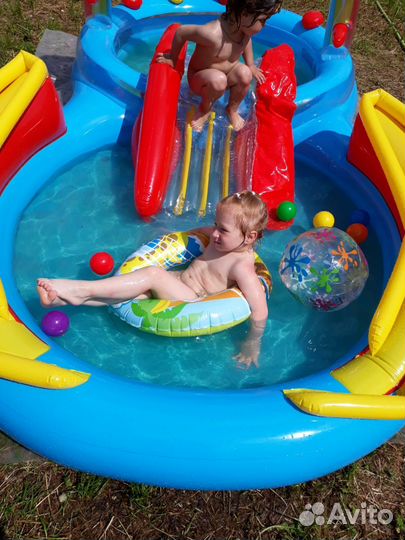Детский надувной бассейн с горкой