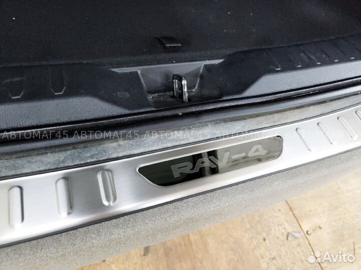 Накладка на бампер Toyota RAV4 XA50 с 2019г нержав