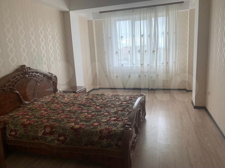 2-к. квартира, 80 м², 8/9 эт.