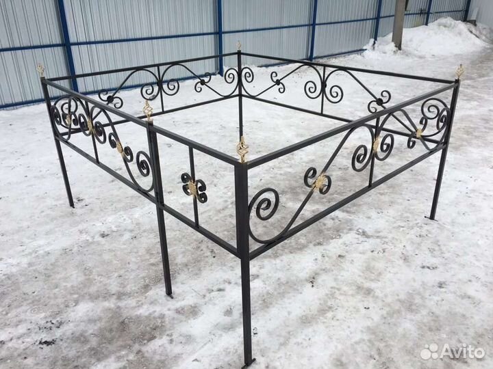 Оградки на кладбище