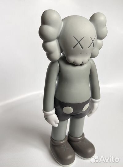 Коллекционные игрушки kaws