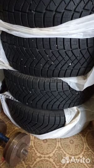 Pirelli Ice Zero FR 215/65 R16 T