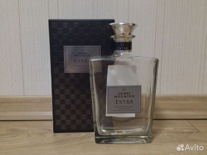 Бутылка пустая из-под коньяка Henri Mounier