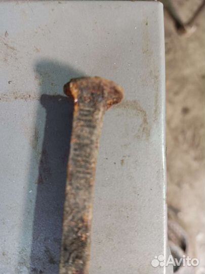 Старинный гвоздь