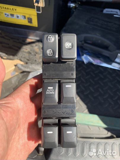 Выключатель стеклоподъемника Kia Sportage 3