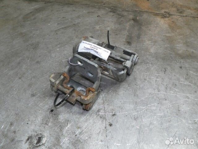 Петля двери передней правой Peugeot 207 I (2006—20