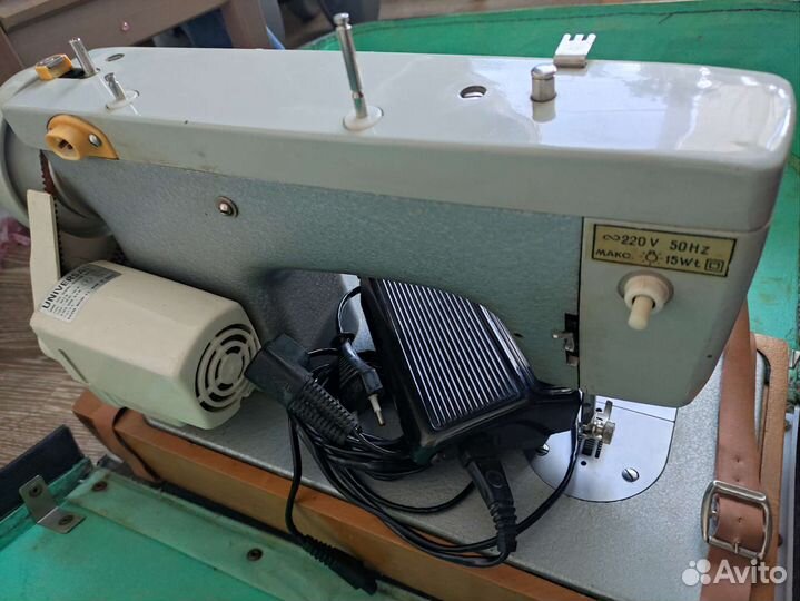 Швейная машинка Чайка 142м