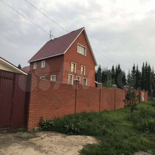 Дом 392,8 м² на участке 31,2 сот.