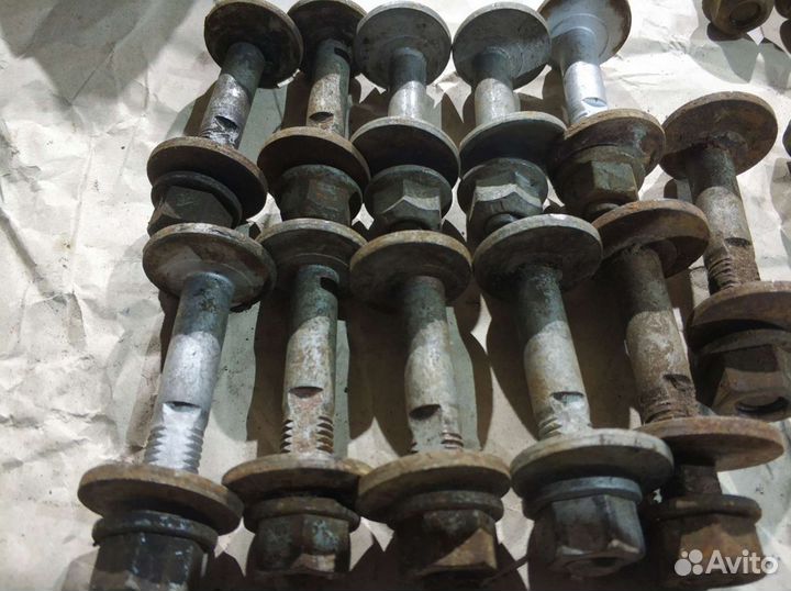 Болт сход-развальный Chevrolet Captiva