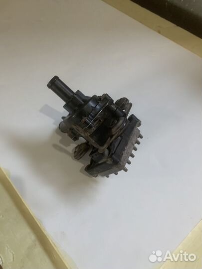 Помпа инвертора Lexus GS 450h 05-11 гв