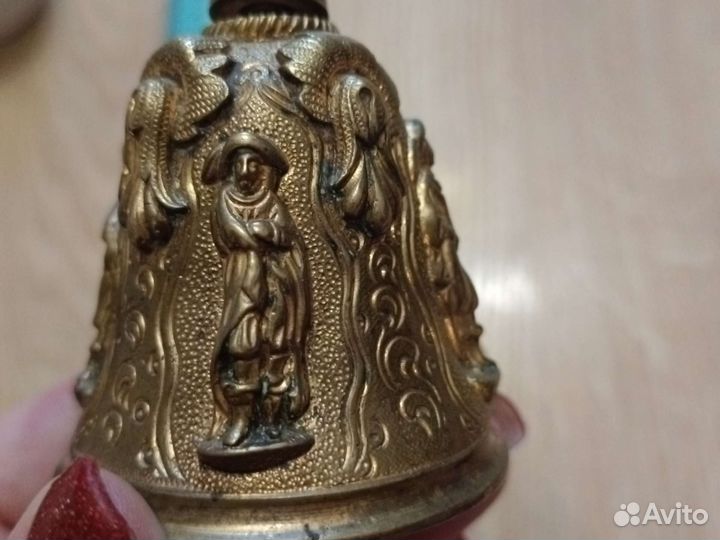 Бронзовый колокольчик