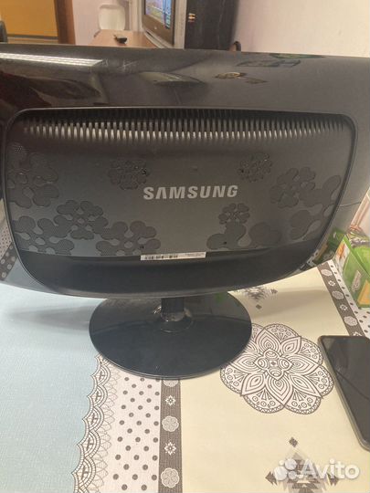 Монитор Samsung для компьютера