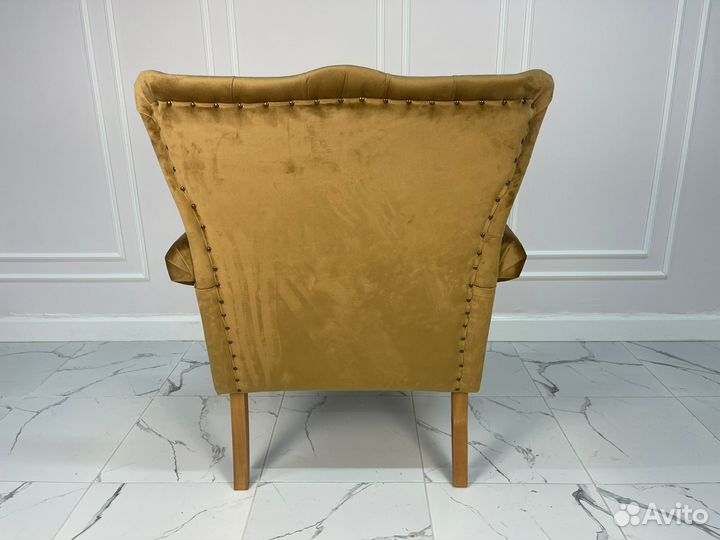 Кресло в каретной стяжке с подлокотниками, шоколад