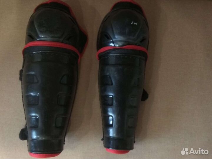 Хоккейные наколенники 10