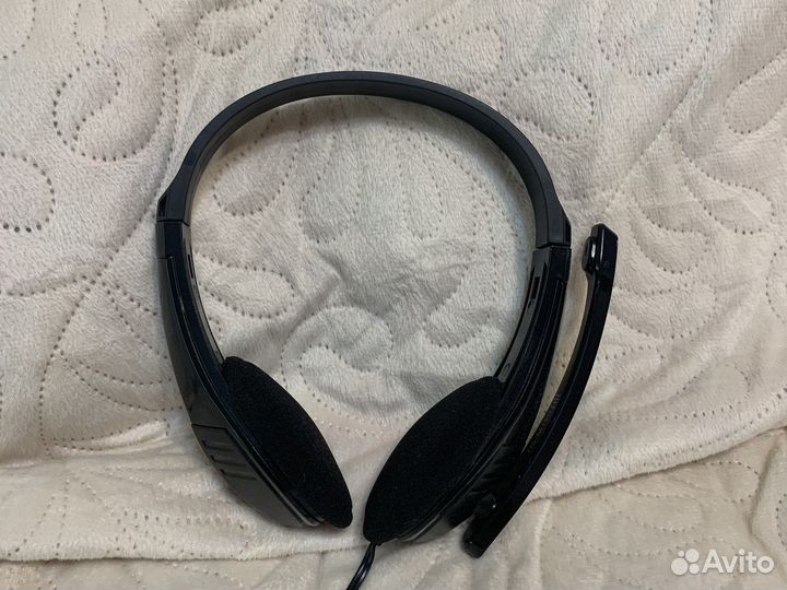 Проводные наушники с микрофоном