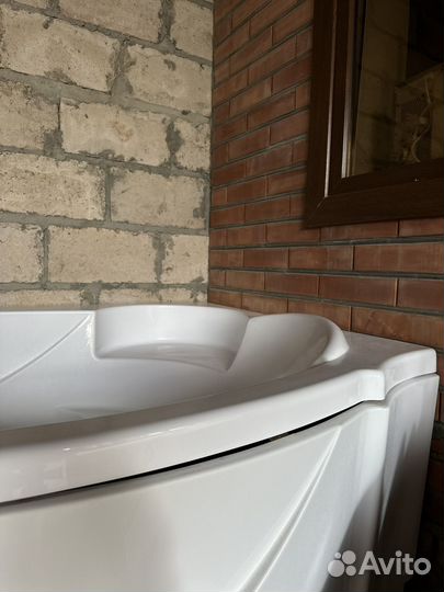 Ванна джакузи угловая