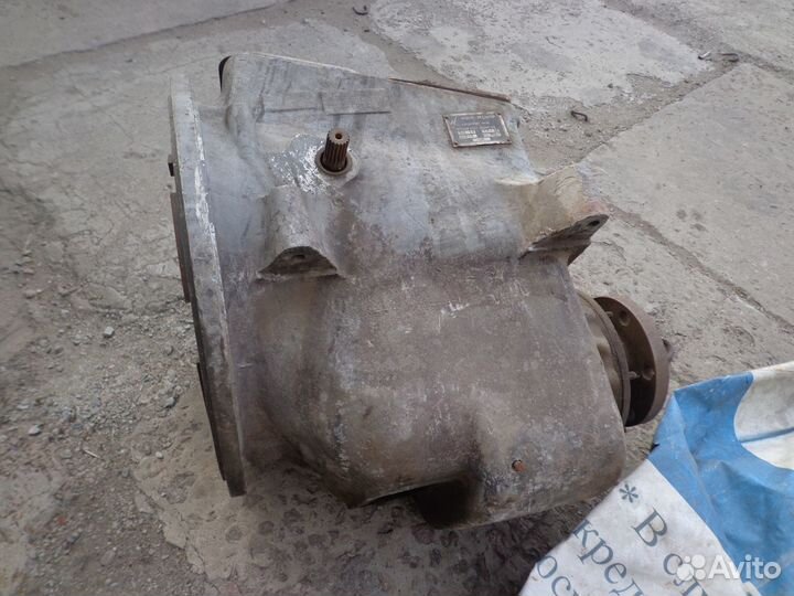 Реверс редуктор судовой 3 д 6