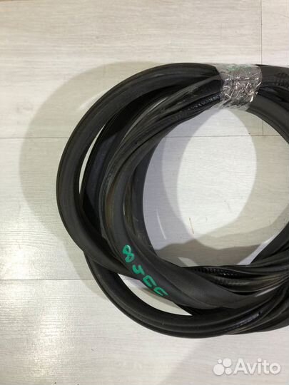 Уплотнитель двери передний правый skoda yeti 1.2 D