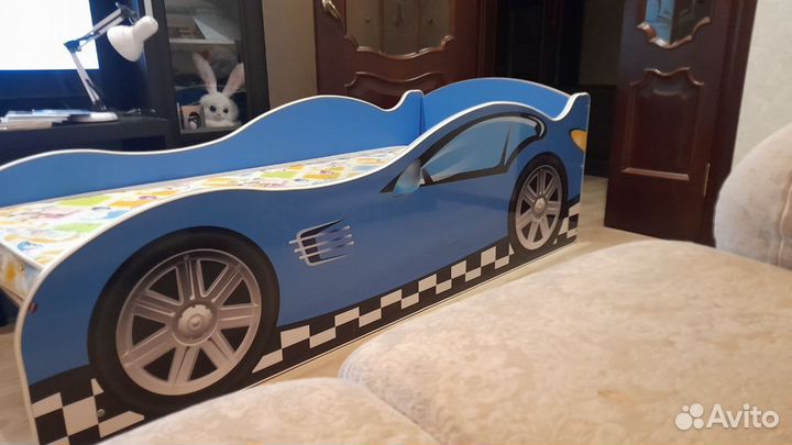 Детская кровать машина